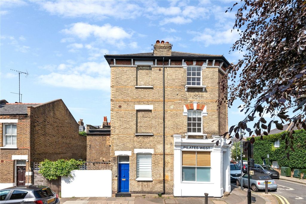 Property photo 3 of 12 External