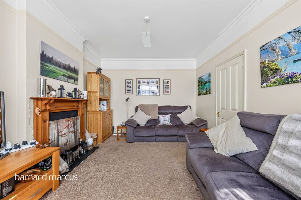 Property photo 3 of 19
