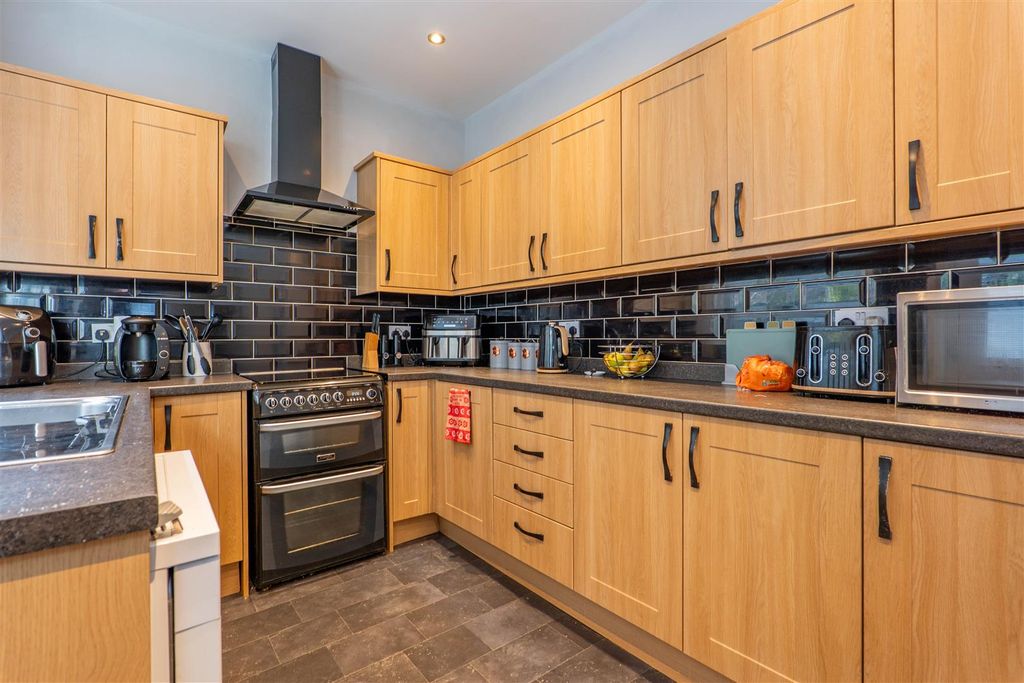 Property photo 3 of 24 Kitchen