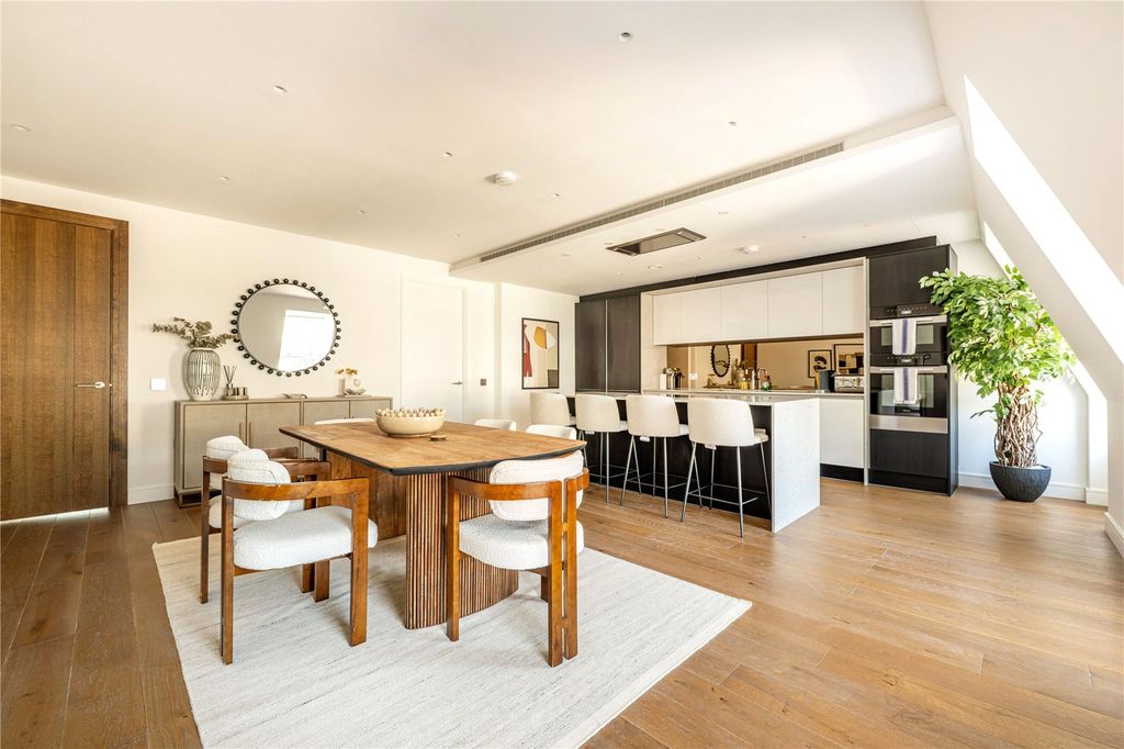 Property photo 2 of 13 Kitchen / Dining