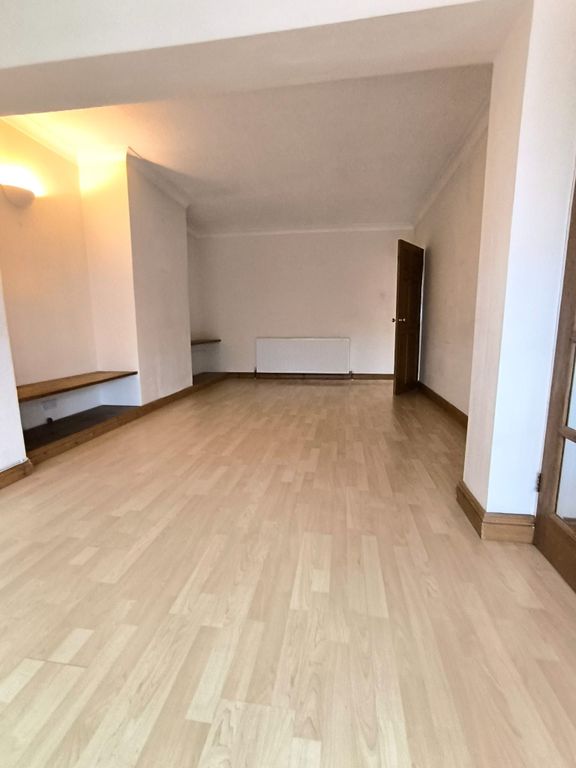 Property photo 3 of 17 Living Room