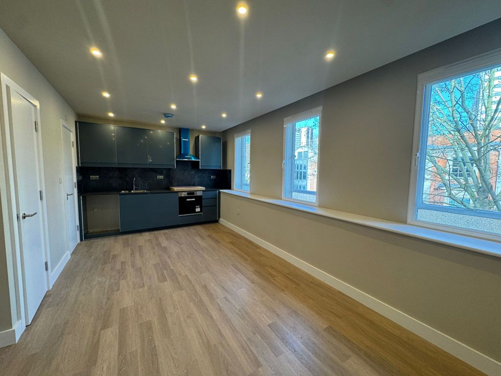 Property photo 1 of 3 Amazing One-Bedroom Flat Located On North End, Croydon Cr0