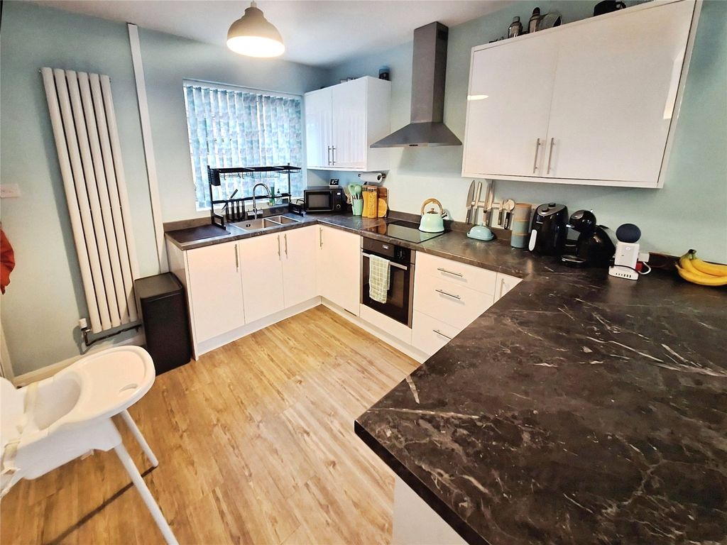 Property photo 3 of 11 Kitchen Area