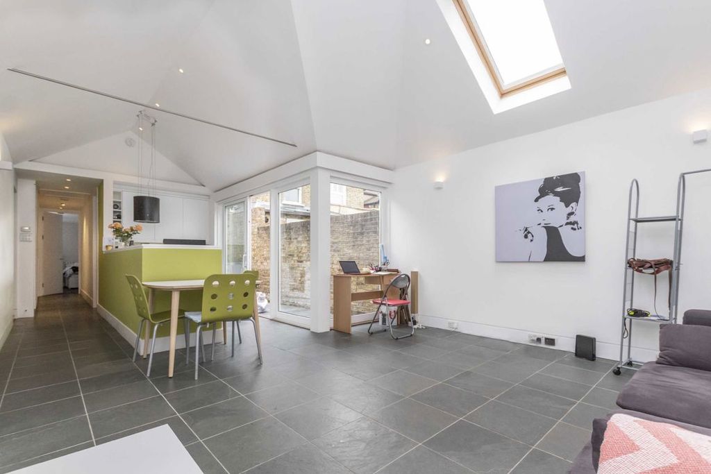 Property photo 2 of 7