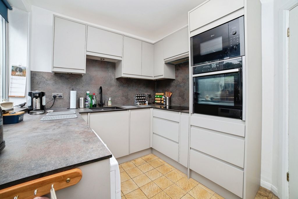 Property photo 2 of 25 Kitchen