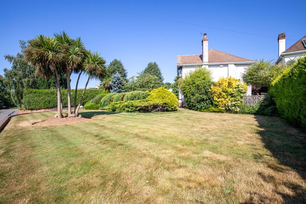 Property photo 2 of 31