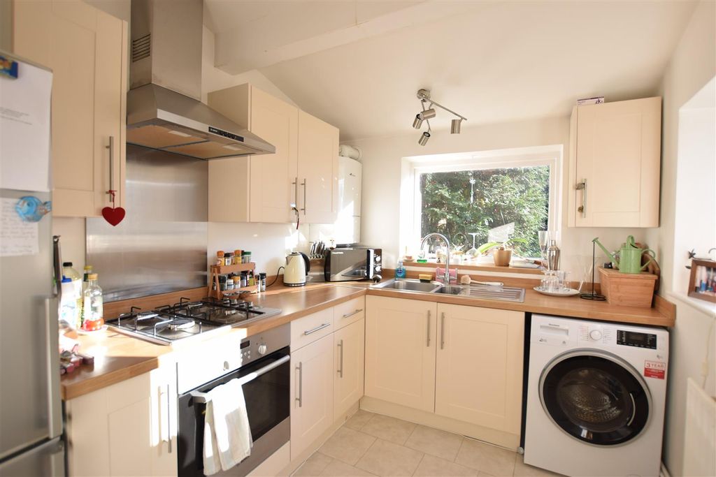 Property photo 2 of 6 Kitchen.Jpg