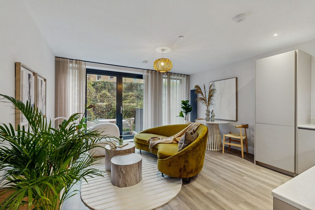 Property photo 1 of 8 Show Home