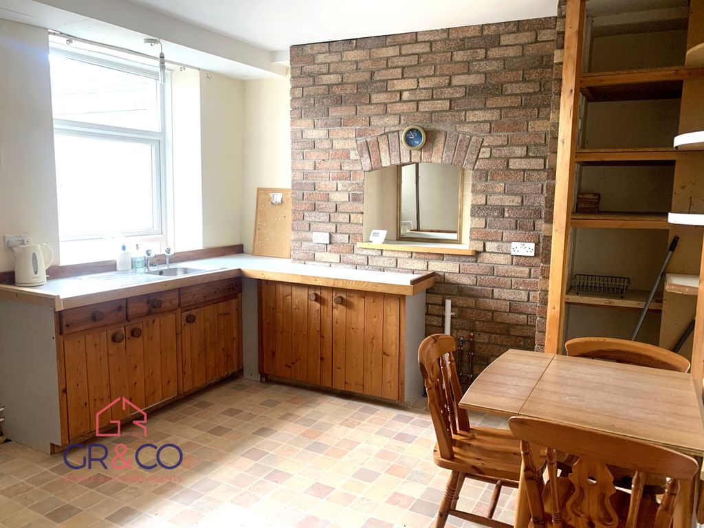 Property photo 2 of 17 Kitchen