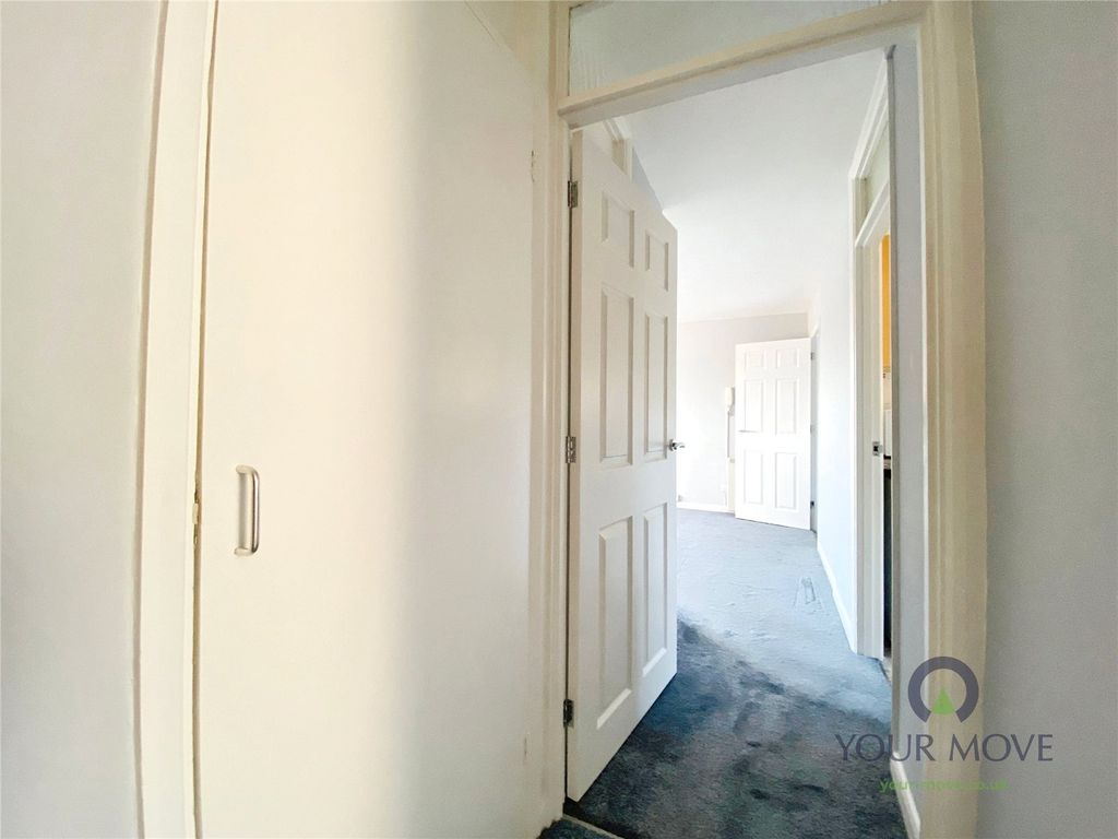 Property photo 3 of 13 Hall