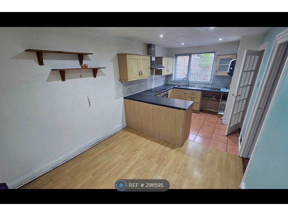 Property photo 3 of 9 Kitchen