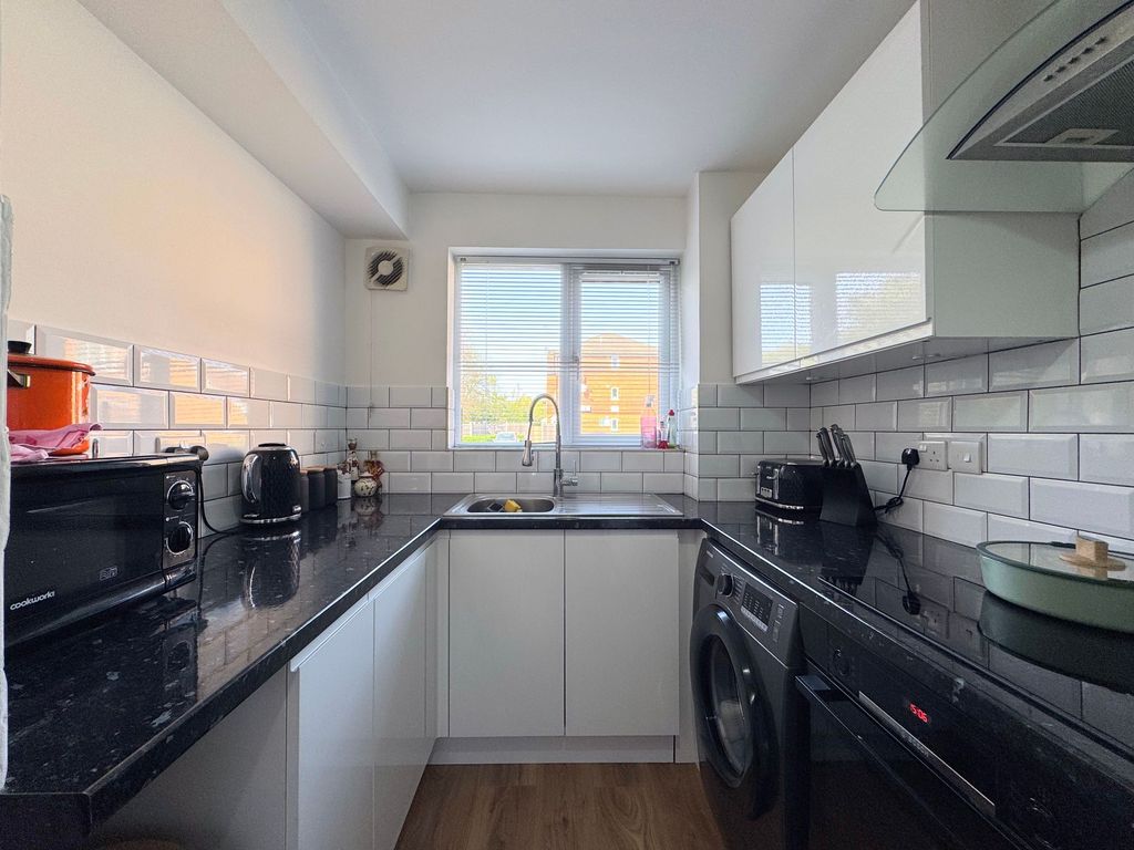 Property photo 2 of 10 Kitchen