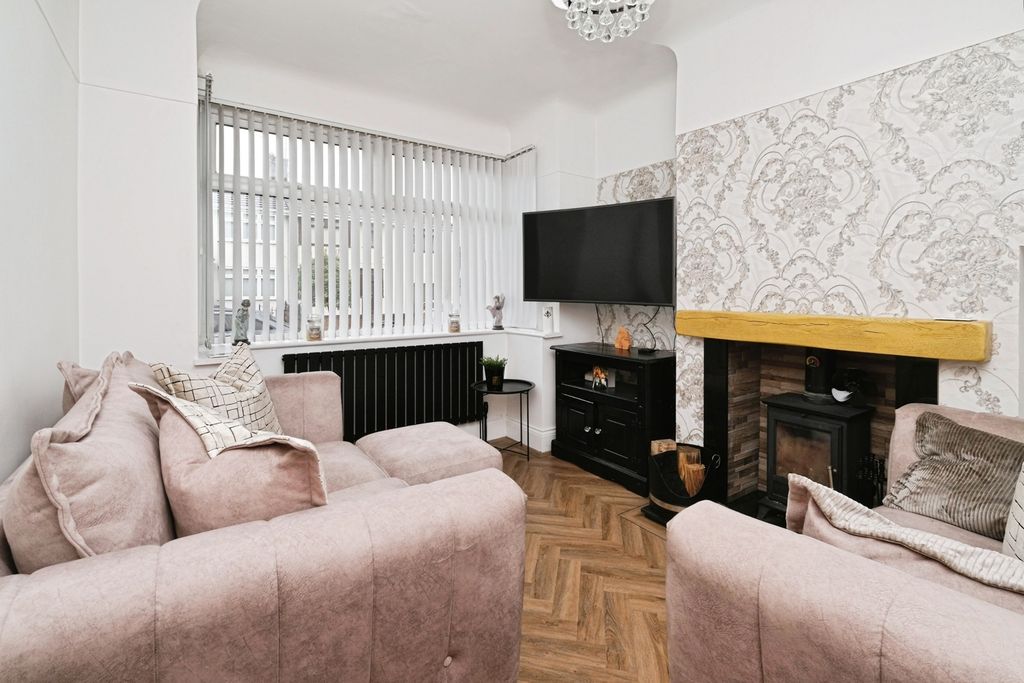 Property photo 3 of 17 Pbox-Img.Jpg