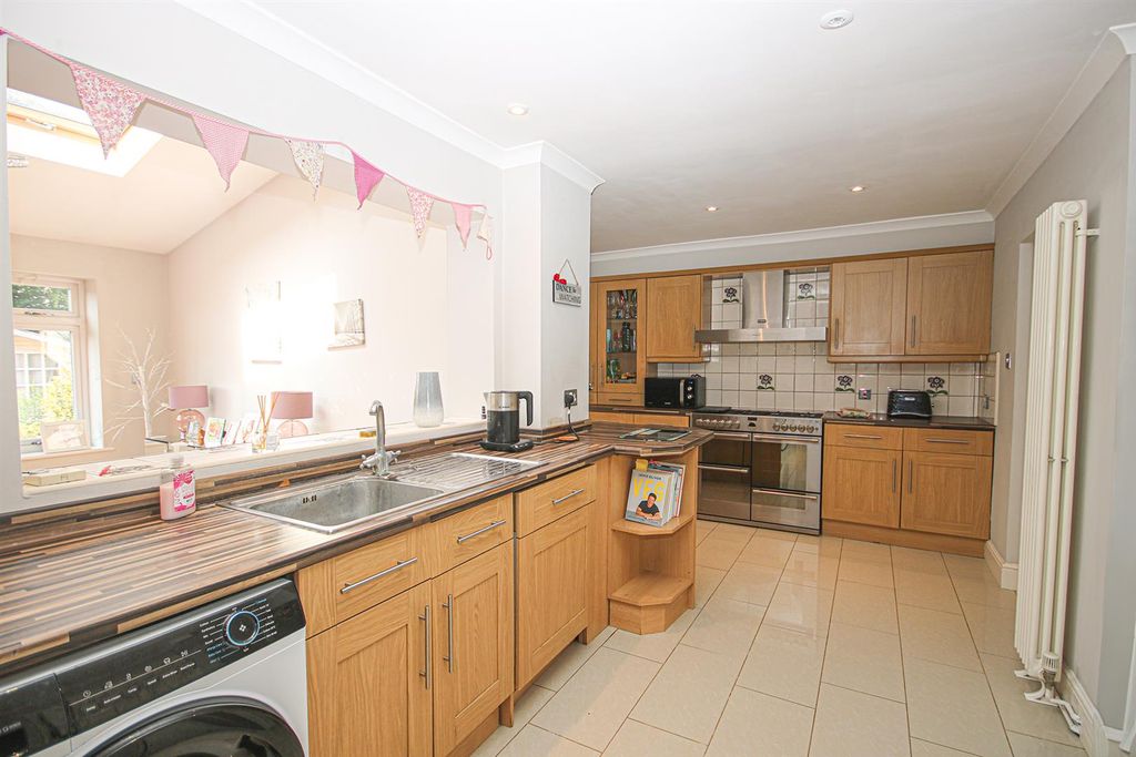 Property photo 3 of 19 Kit 1.Jpg