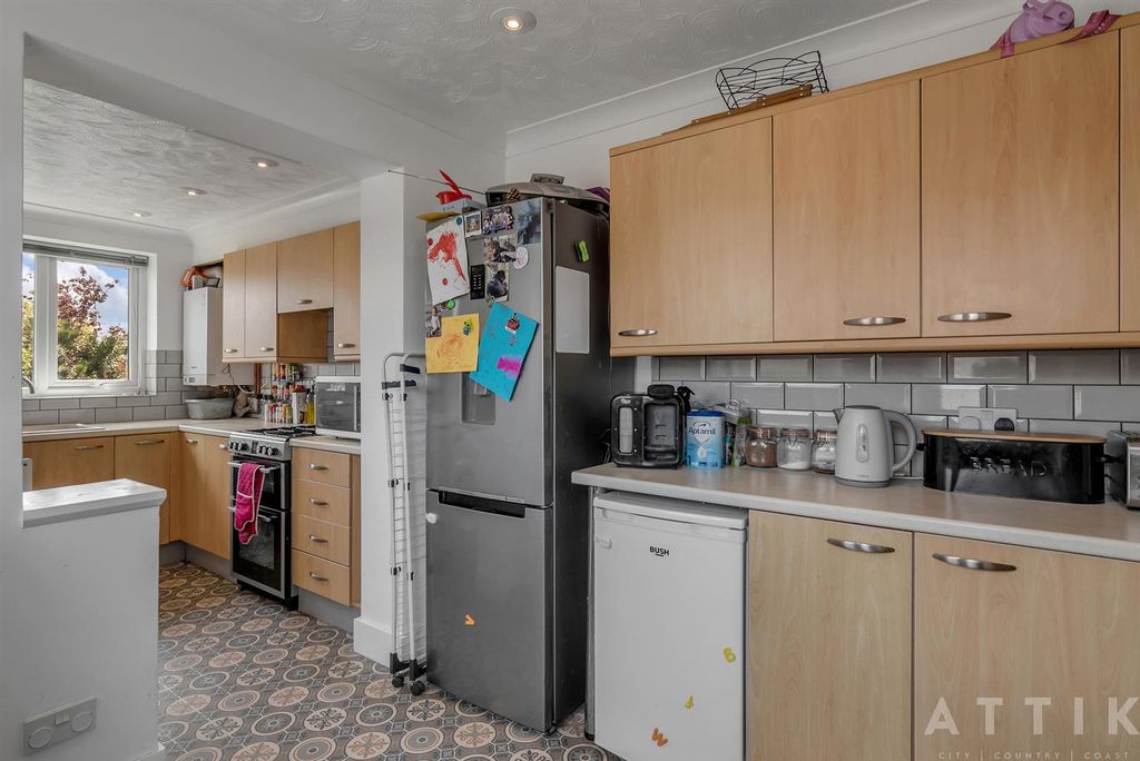 Property photo 3 of 30 10 Queens Drive, Halesworth Ip19 8Dn (1).Jpg