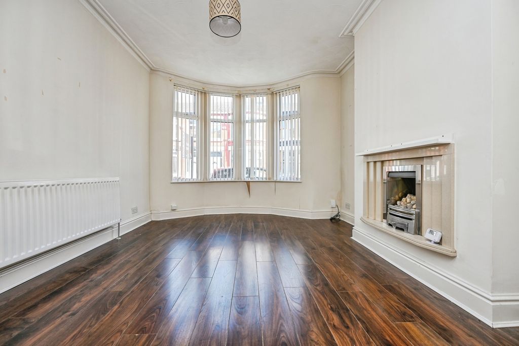 Property photo 3 of 14 Pbox-Img.Jpg