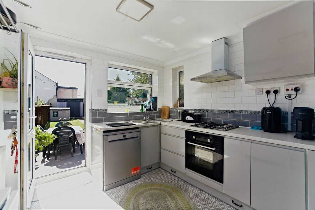 Property photo 3 of 19 Pbox-Img.Jpg