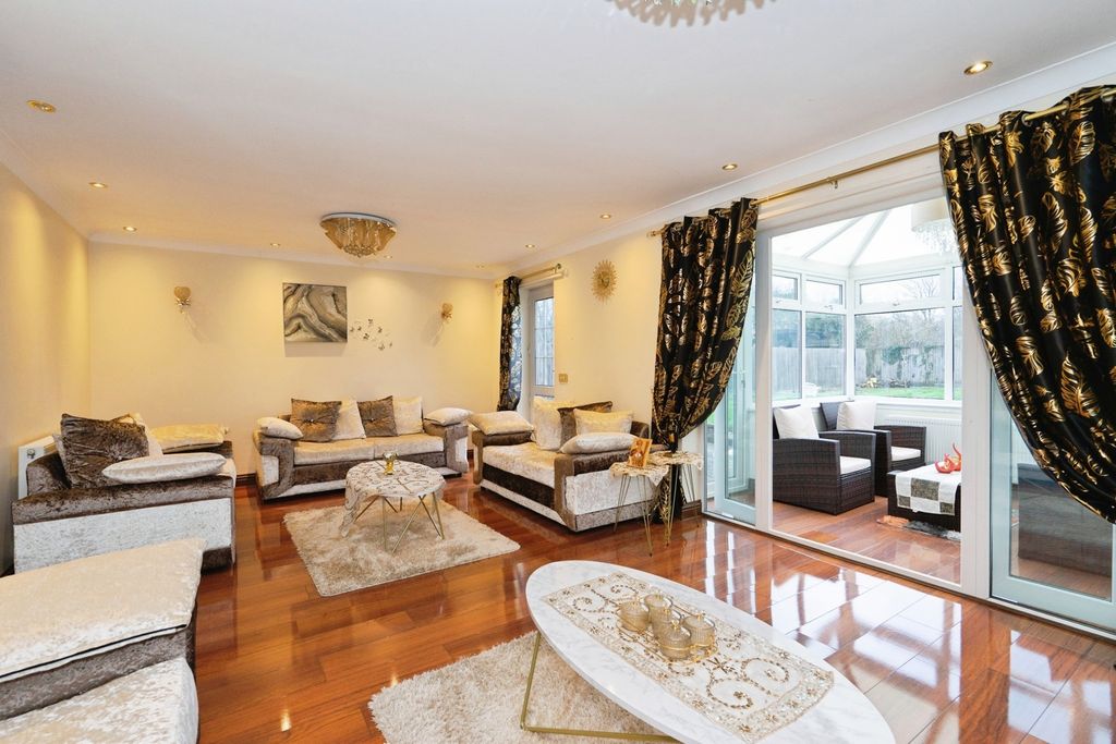 Property photo 2 of 17 Pbox-Img.Jpg