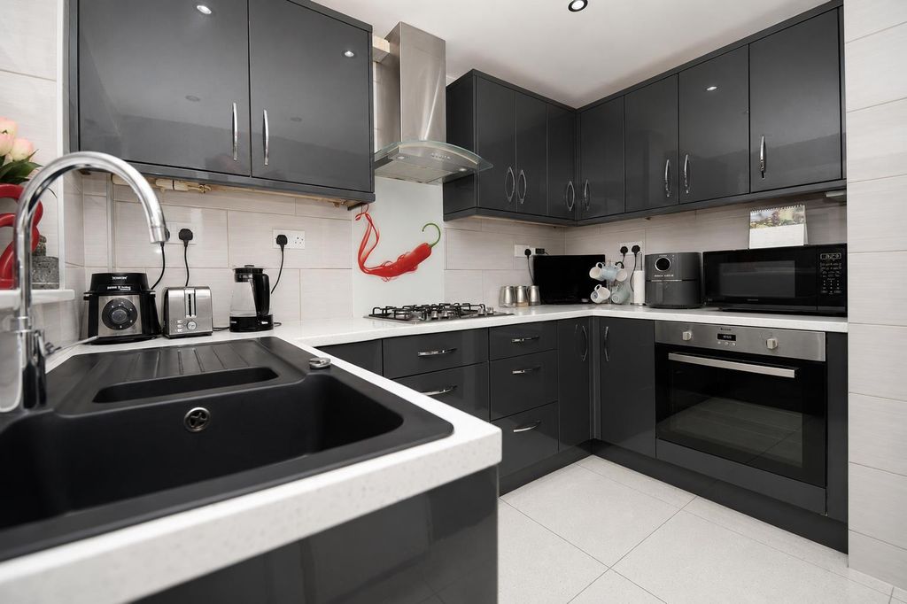 Property photo 2 of 15 Kitchen..Jpg