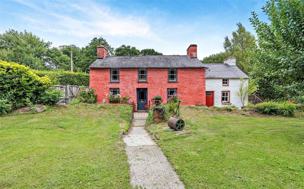 Property photo 1 of 32 Front And Garden