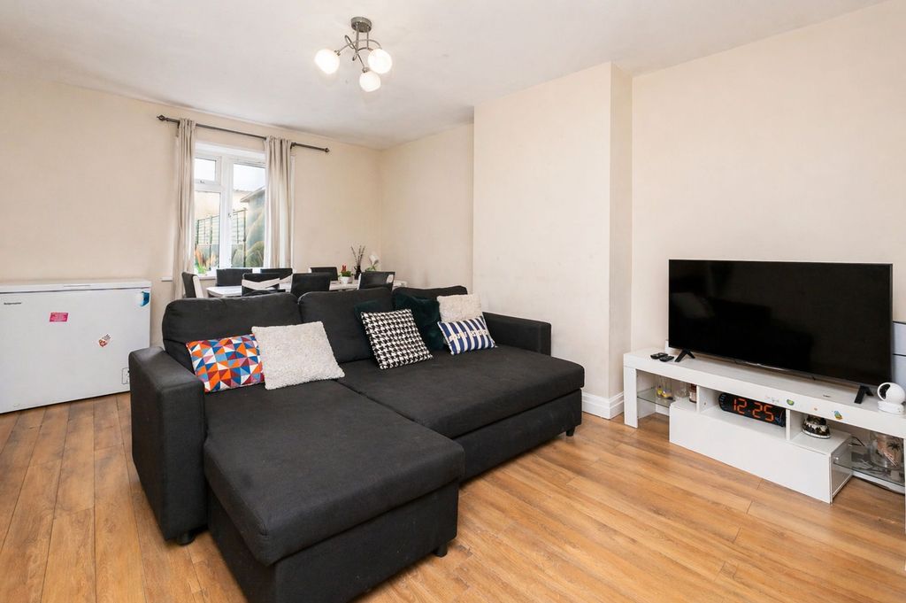 Property photo 3 of 11