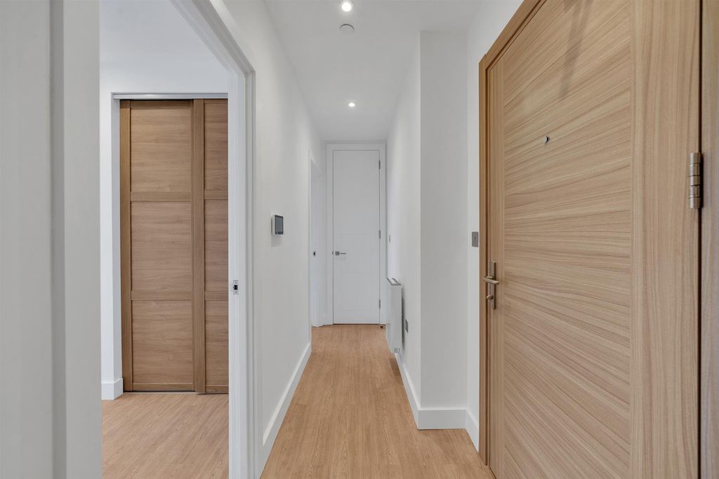 Property photo 1 of 8 Flat 604 -9.Jpg