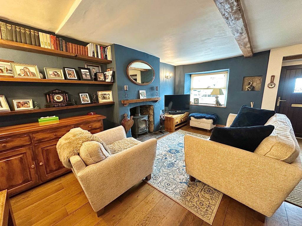 Property photo 2 of 27