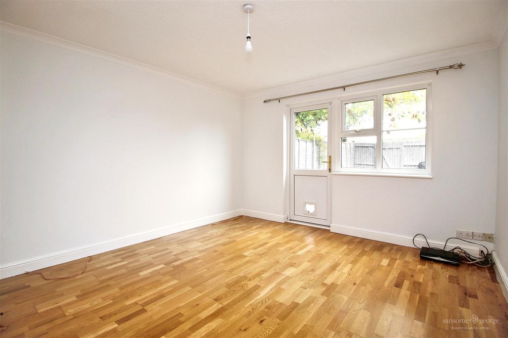 Property photo 3 of 17 Living Room