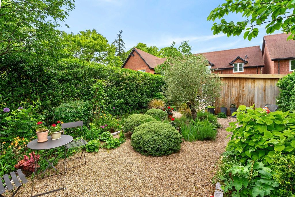 Property photo 3 of 29 Garden