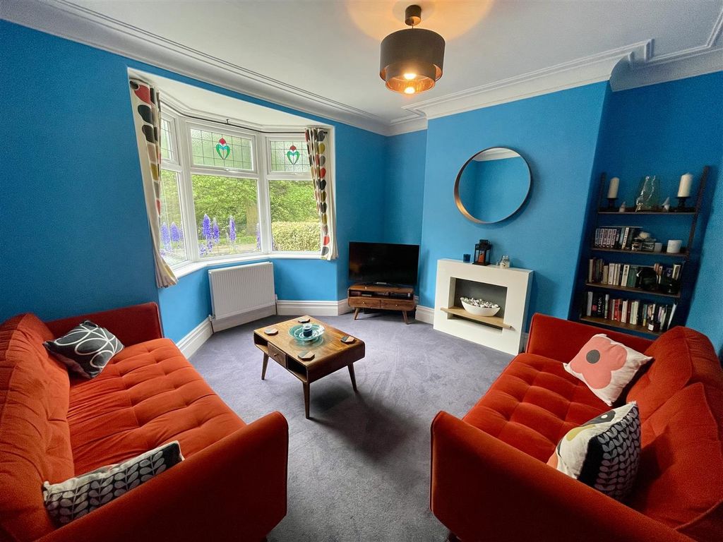 Property photo 2 of 16 Lounge