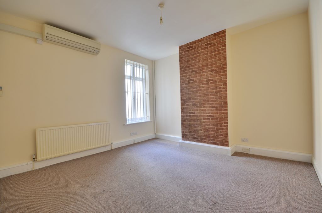 Property photo 2 of 7 227A High Street - L