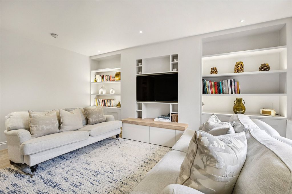 Property photo 3 of 13 Reception