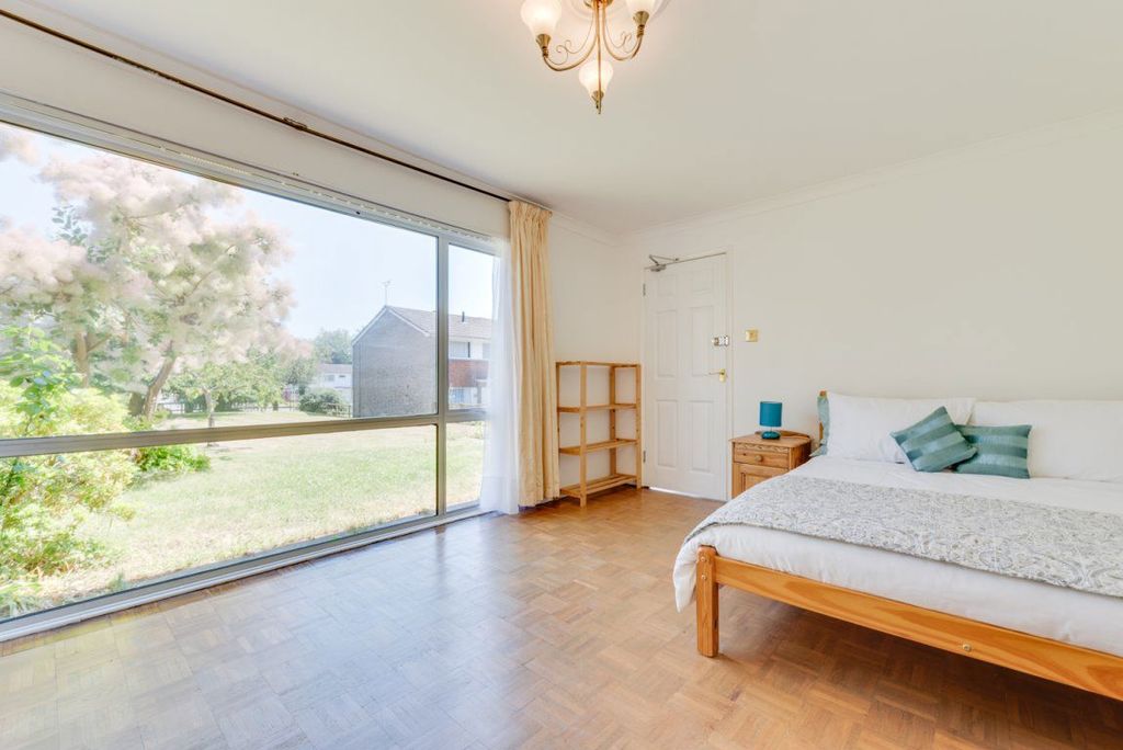 Property photo 3 of 24