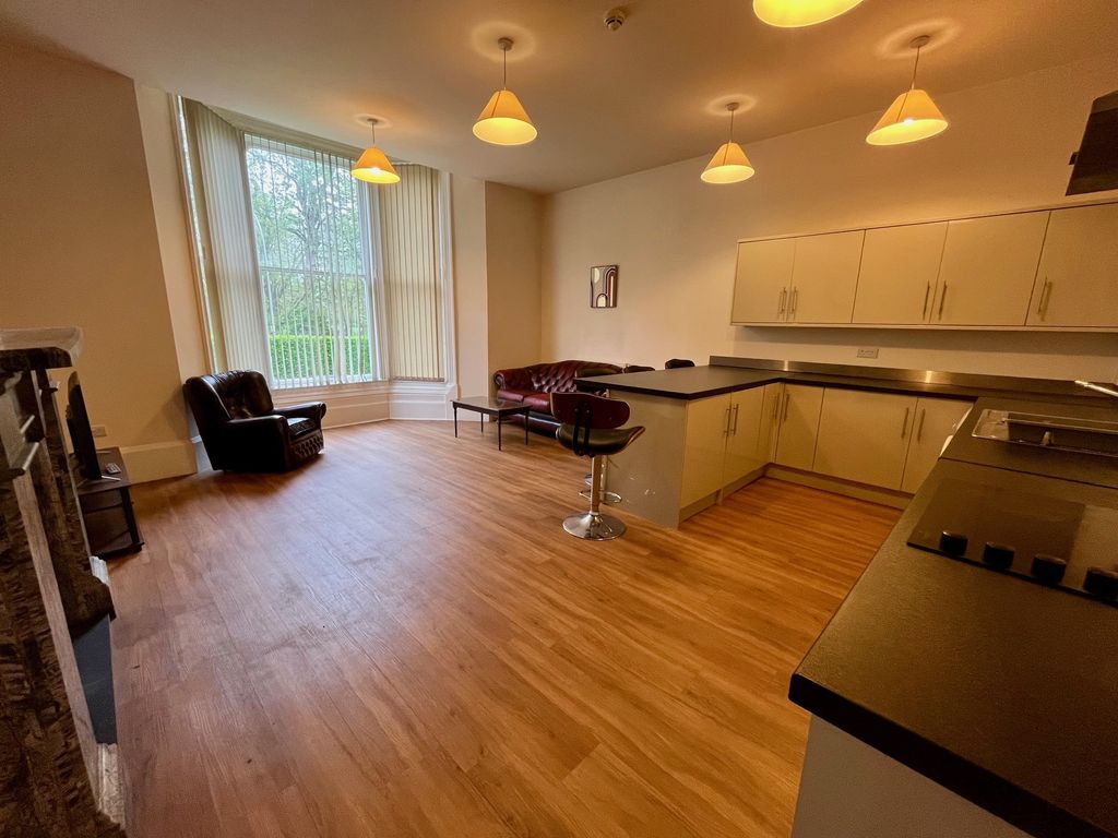 Property photo 1 of 6 Kitchen