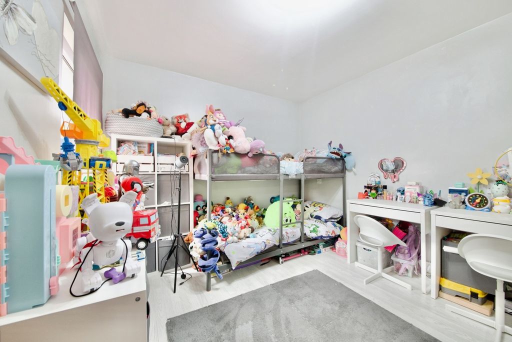 Property photo 3 of 17 Photo