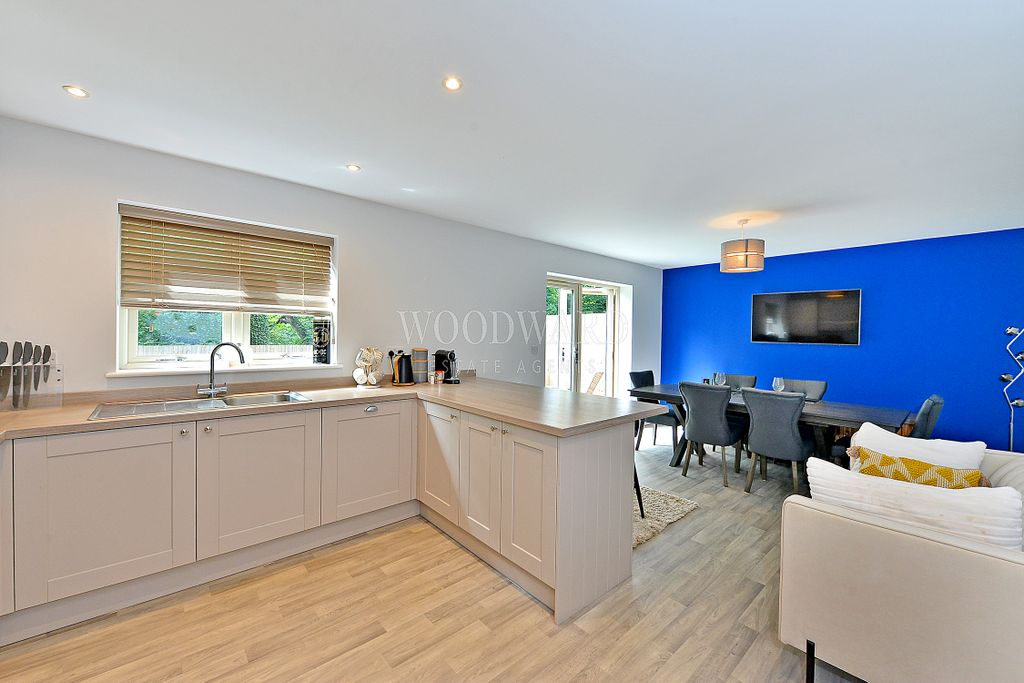 Property photo 2 of 19 Kitchen/Dining Room