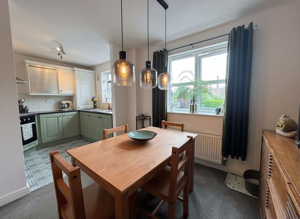 Property photo 3 of 12 Dining Kitchen