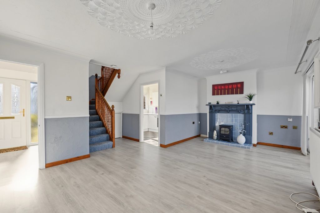 Property photo 2 of 15 5601626