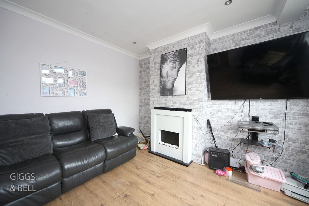 Property photo 3 of 20 5195052