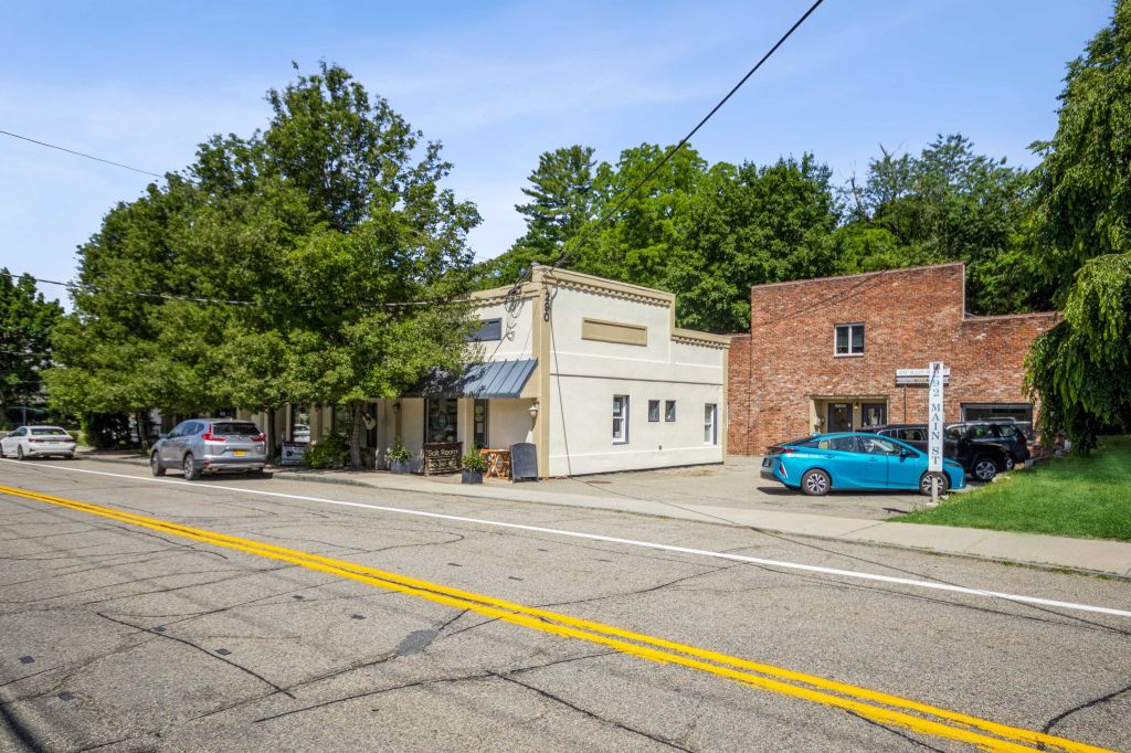 Property photo 1 of 21