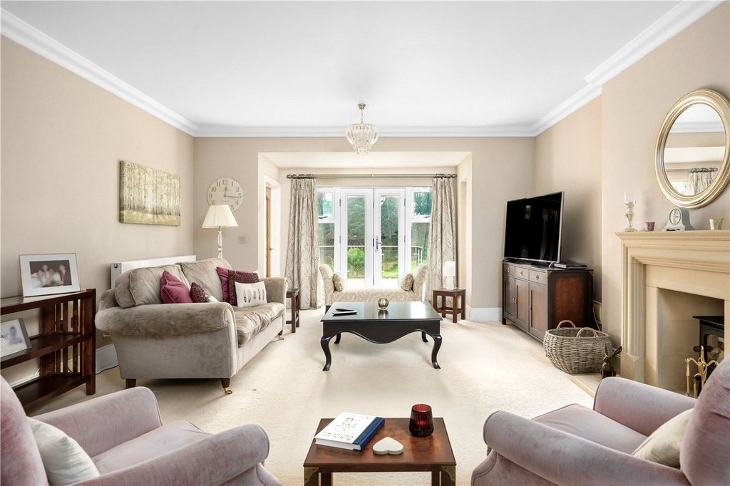 Property photo 3 of 19 Reception