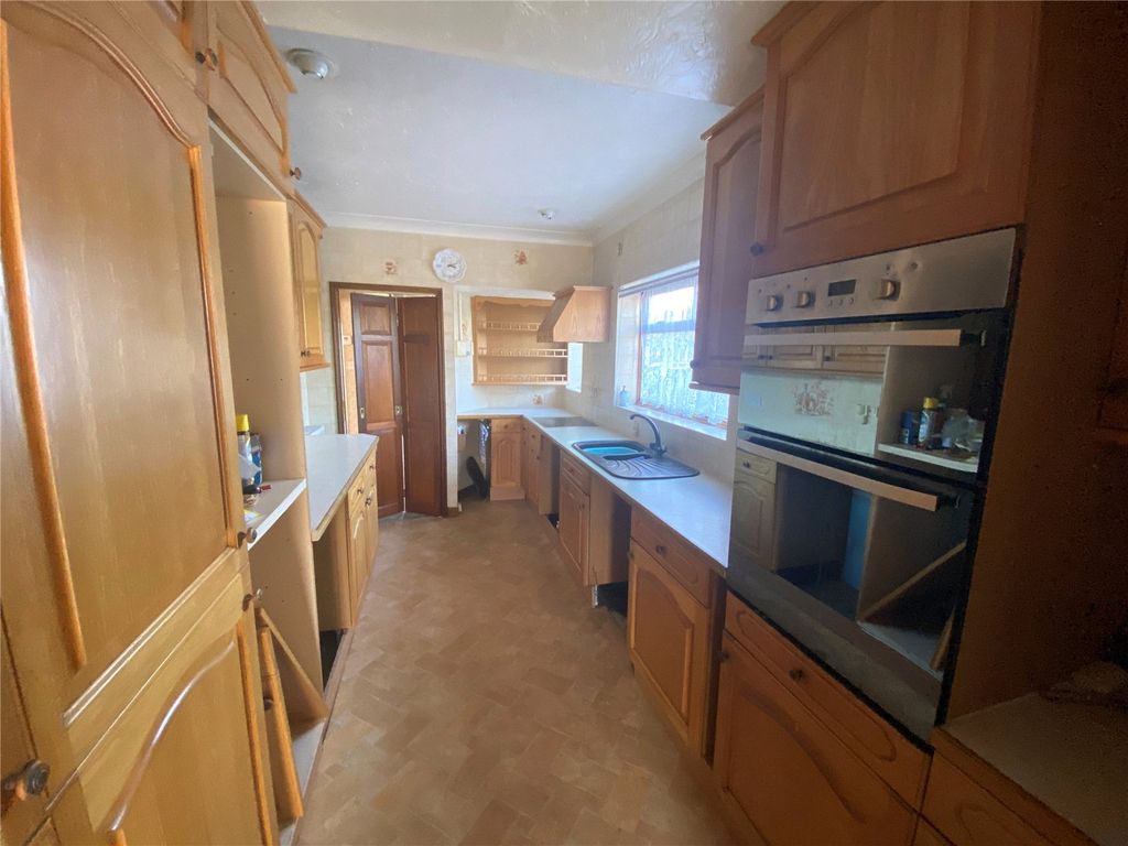 Property photo 3 of 31 Picture No. 11
