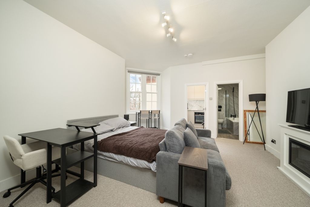 Property photo 2 of 7 Abbey House 76 - ...