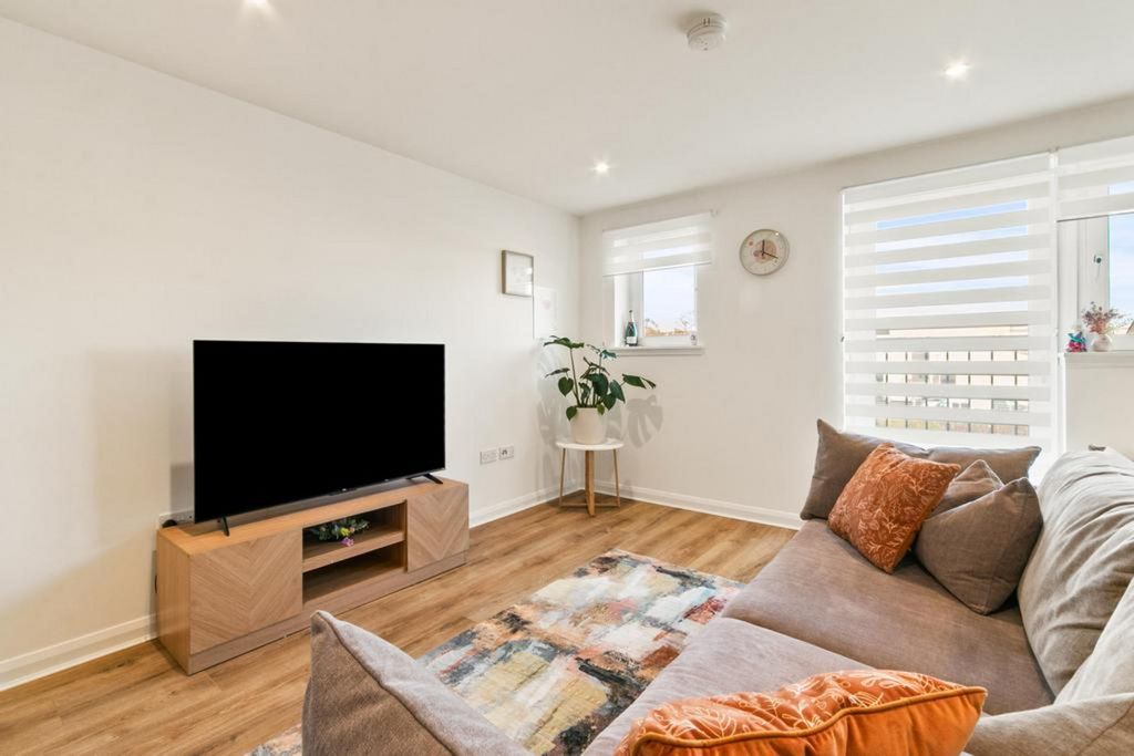 Property photo 2 of 28