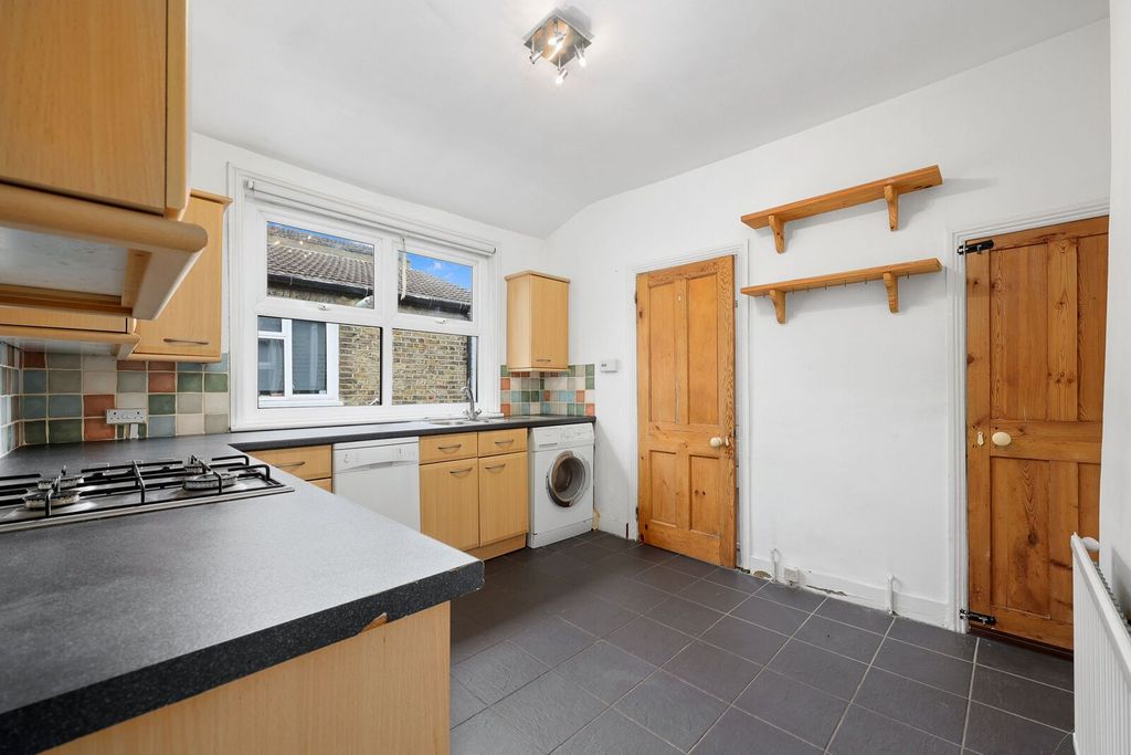Property photo 2 of 8