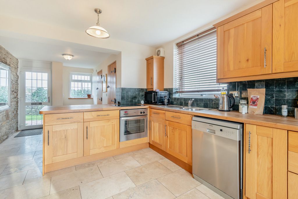 Property photo 2 of 22