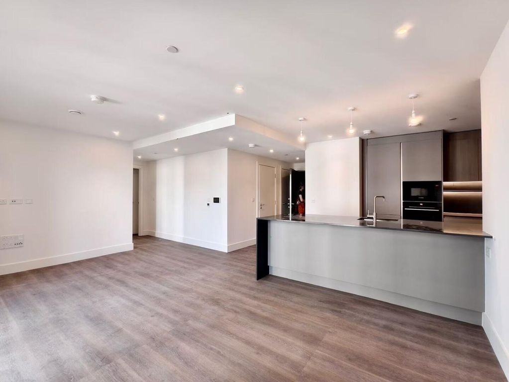 Property photo 2 of 18 Kitchen