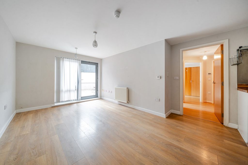 Property photo 3 of 18 1317675-4-685Eb49...