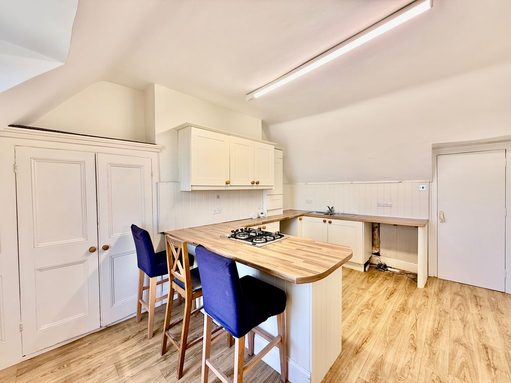 Property photo 2 of 13 Image