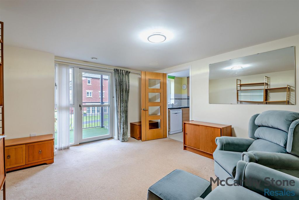 Property photo 2 of 23 8668087-Interior10-800.Jpg